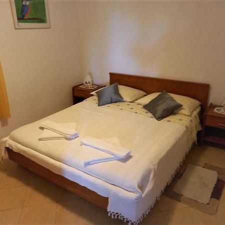 Apartmani Gracijela Karlobag Esterno foto