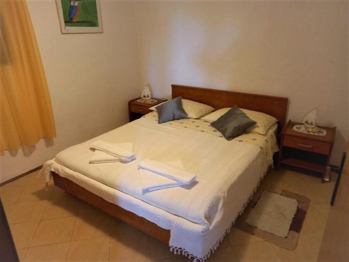 Apartmani Gracijela Karlobag Esterno foto