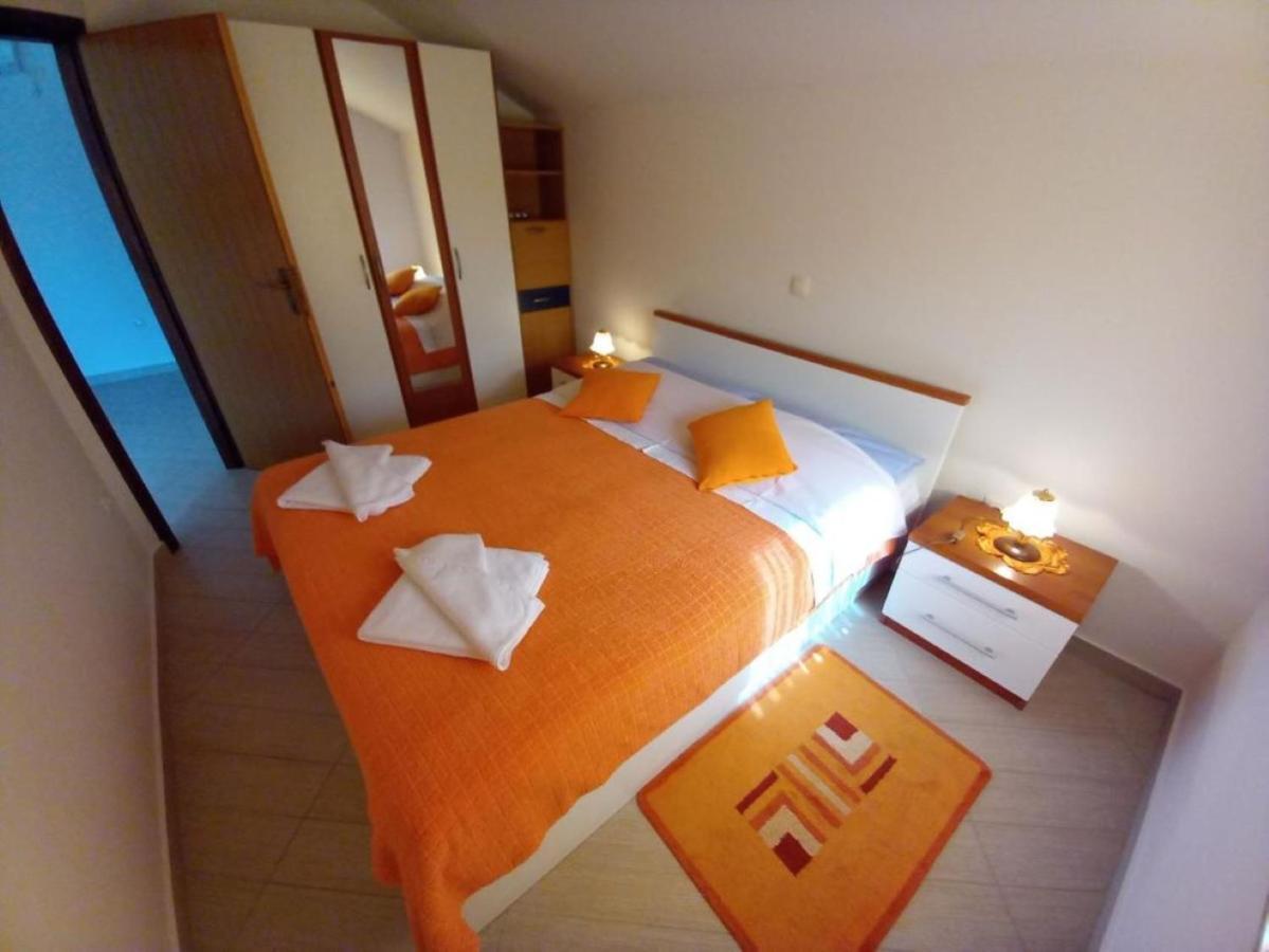 Apartmani Gracijela Karlobag Esterno foto