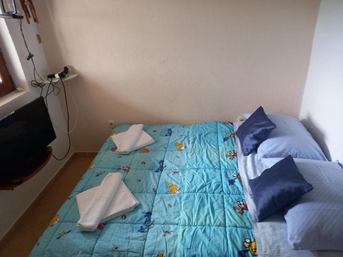Apartmani Gracijela Karlobag Esterno foto