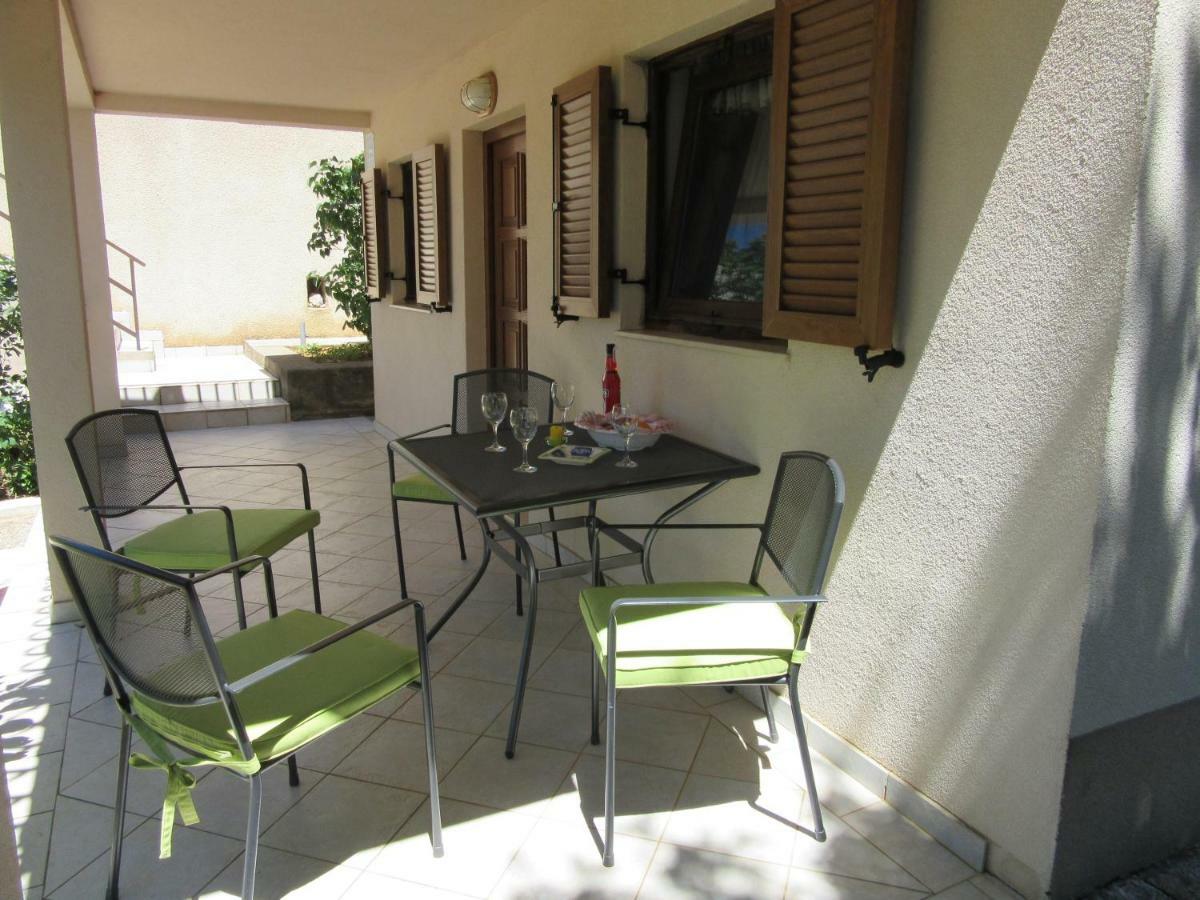 Apartmani Gracijela Karlobag Esterno foto