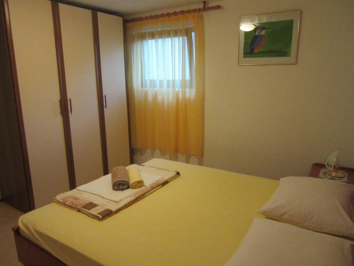 Apartmani Gracijela Karlobag Esterno foto